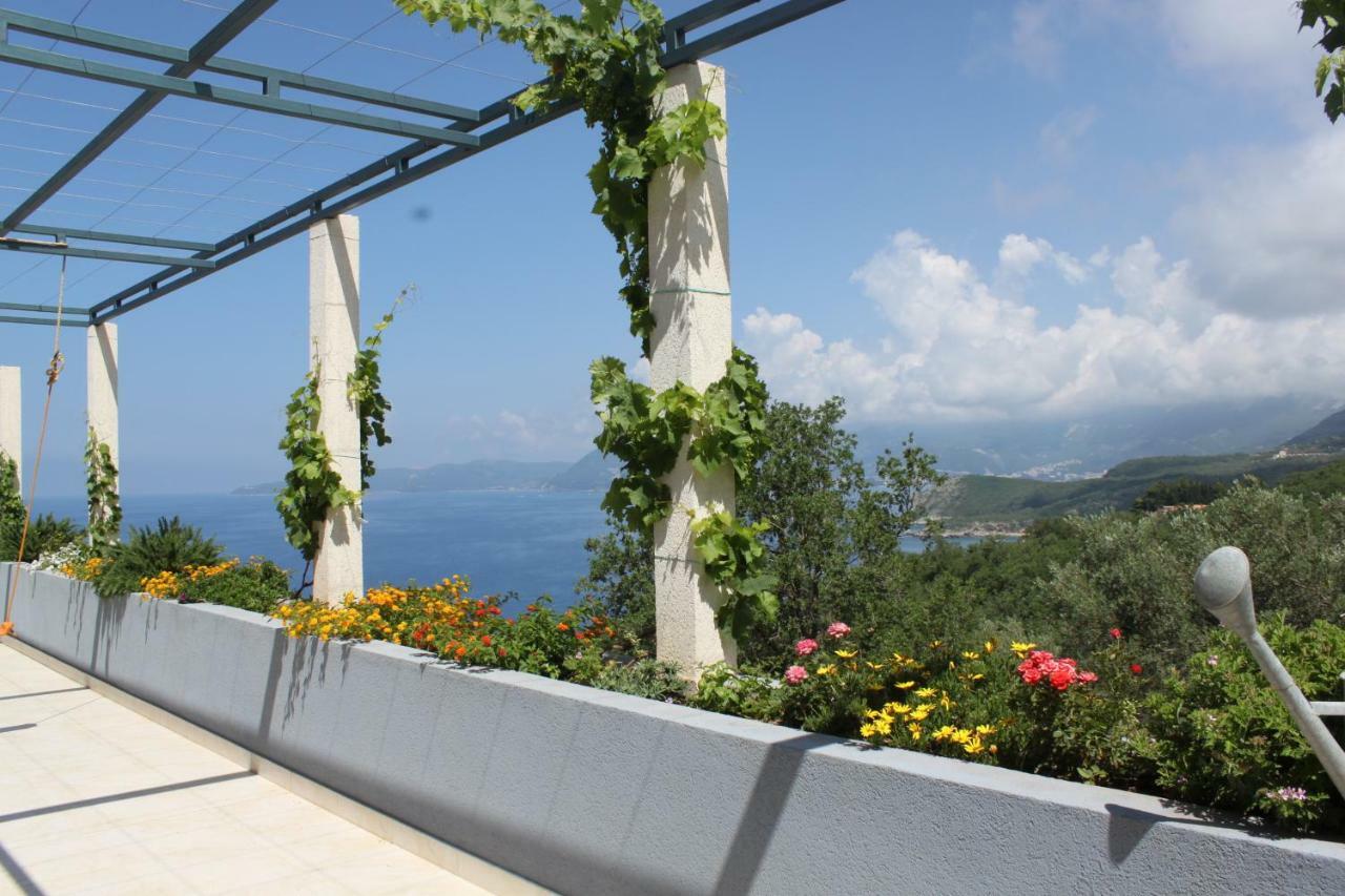 Blue Mediterranean Apartments Sveti Stefan Exterior foto